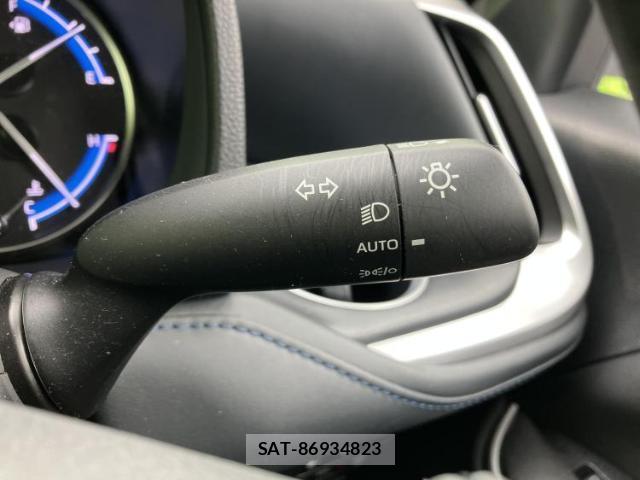 Toyota VOXY 2022-08 8552398-14