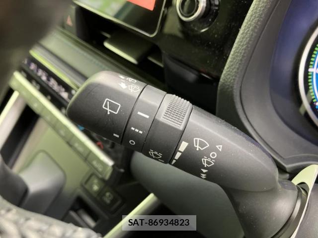 Toyota VOXY 2022-08 8552398-15