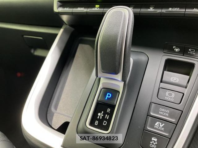 Toyota VOXY 2022-08 8552398-16