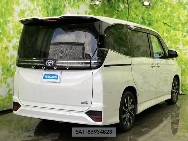 Toyota VOXY 2022-08 8552398-2
