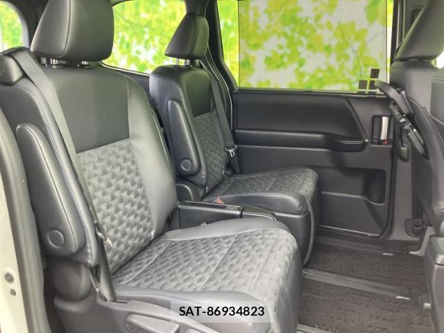 Toyota VOXY 2022-08 8552398-4