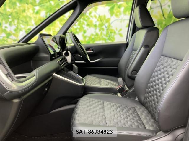 Toyota VOXY 2022-08 8552398-5