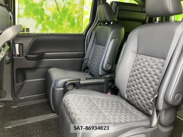 Toyota VOXY 2022-08 8552398-6