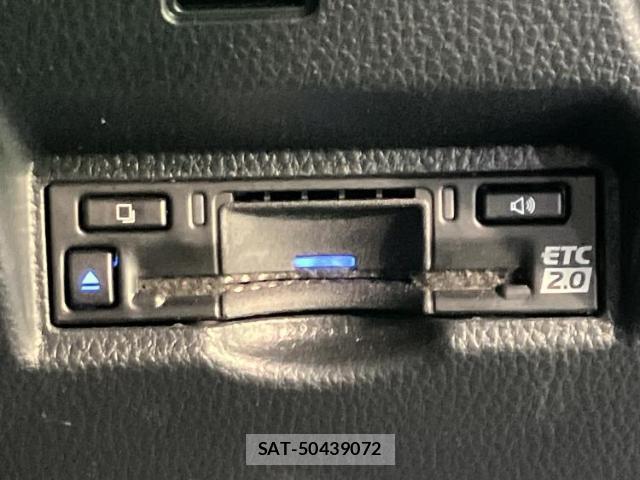 Toyota VOXY 2024-08 8552446-17