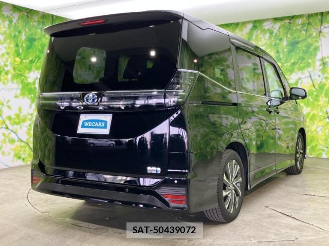 Toyota VOXY 2024-08 8552446-2