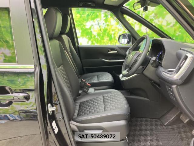 Toyota VOXY 2024-08 8552446-3