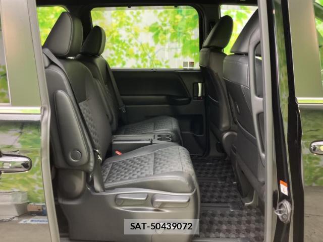 Toyota VOXY 2024-08 8552446-4