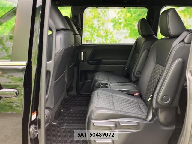 Toyota VOXY 2024-08 8552446-7