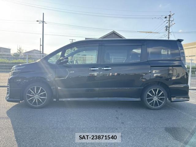 Toyota VOXY 2014-02 8552462-1