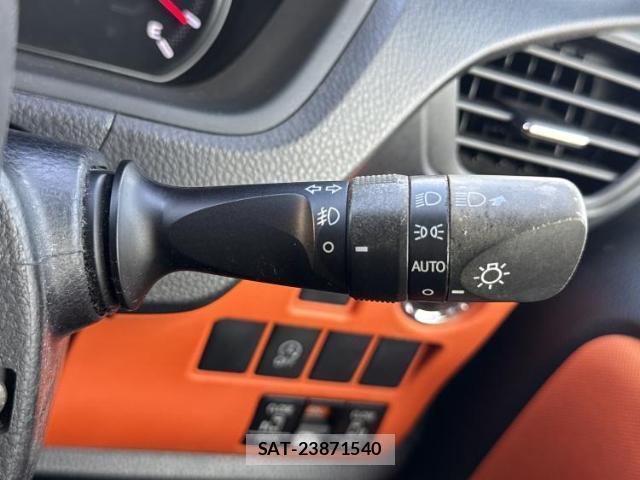 Toyota VOXY 2014-02 8552462-16