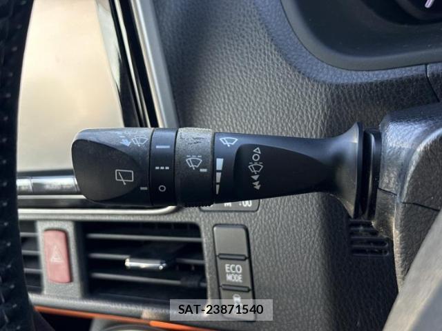 Toyota VOXY 2014-02 8552462-17