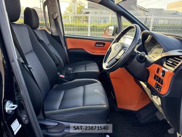 Toyota VOXY 2014-02 8552462-3