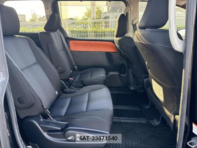Toyota VOXY 2014-02 8552462-4