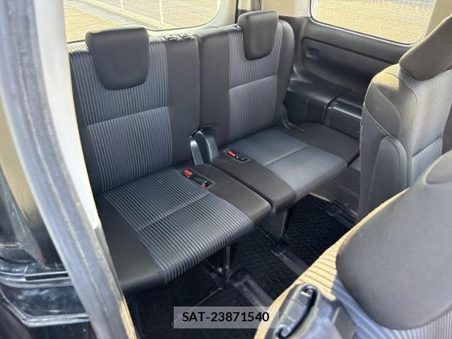 Toyota VOXY 2014-02 8552462-5
