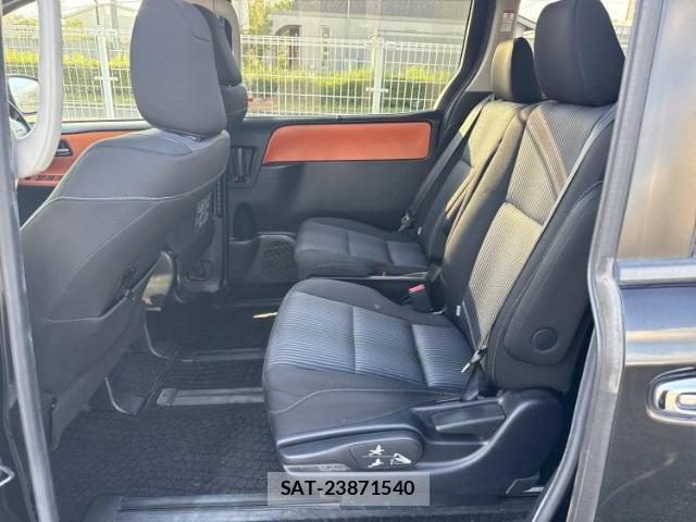 Toyota VOXY 2014-02 8552462-7