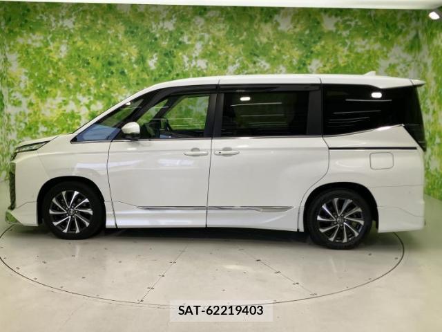 Toyota VOXY 2023-04 8552541-1