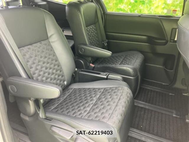 Toyota VOXY 2023-04 8552541-4
