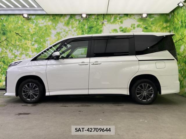 Toyota VOXY 2023-11 8552630-1