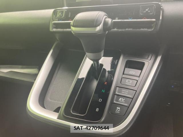 Toyota VOXY 2023-11 8552630-17