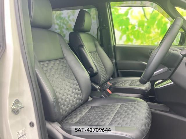 Toyota VOXY 2023-11 8552630-3