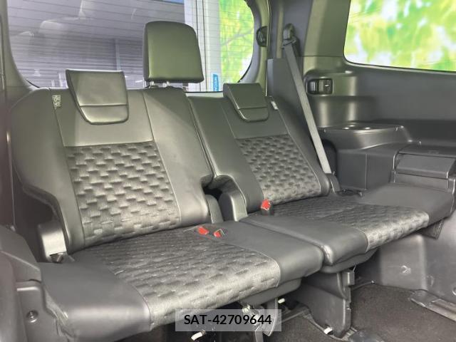 Toyota VOXY 2023-11 8552630-5