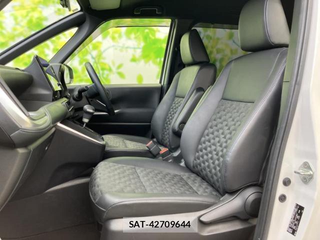 Toyota VOXY 2023-11 8552630-6