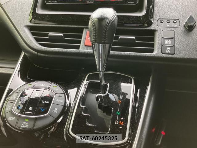 Toyota VOXY 2018-11 8552638-16