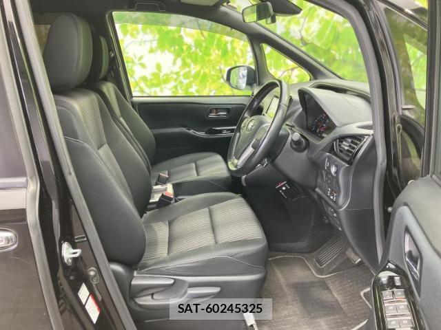 Toyota VOXY 2018-11 8552638-3