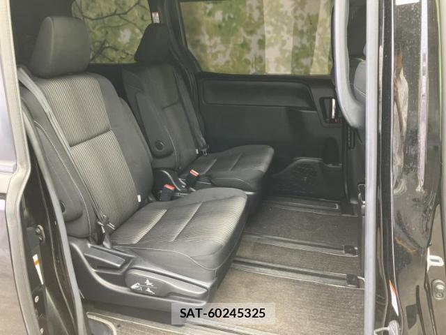 Toyota VOXY 2018-11 8552638-4