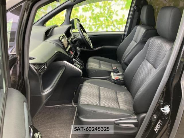 Toyota VOXY 2018-11 8552638-6