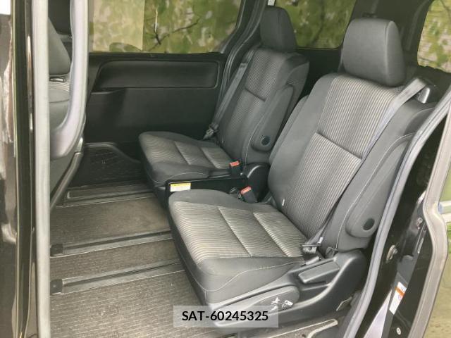 Toyota VOXY 2018-11 8552638-7