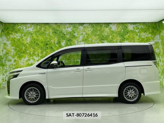 Toyota VOXY 2017-07 8552649-1