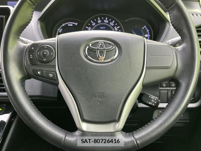 Toyota VOXY 2017-07 8552649-13