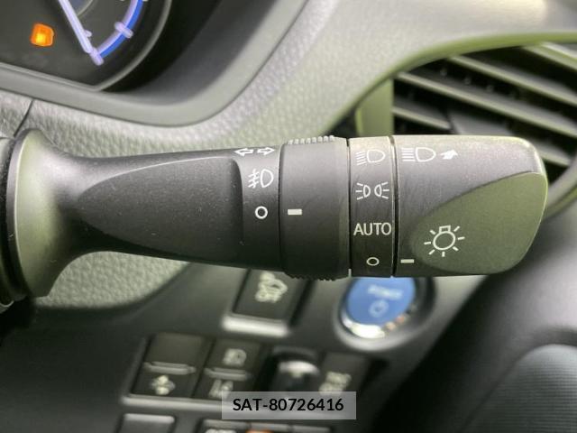 Toyota VOXY 2017-07 8552649-14