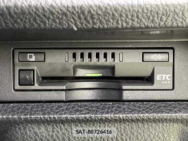Toyota VOXY 2017-07 8552649-17