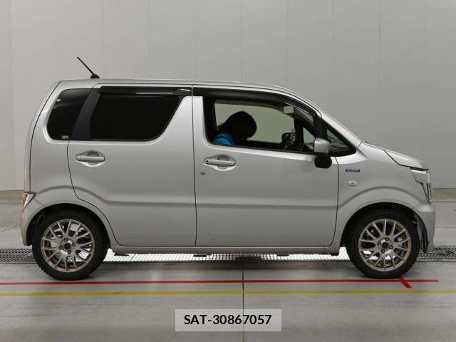Suzuki WAGON R 2018-03 8547029-6
