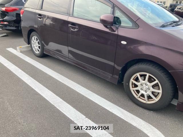 Toyota WISH 2011-10 8547419-4