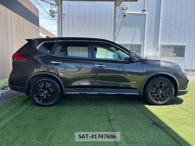 Nissan X-TRAIL 2017-08 8549740-16