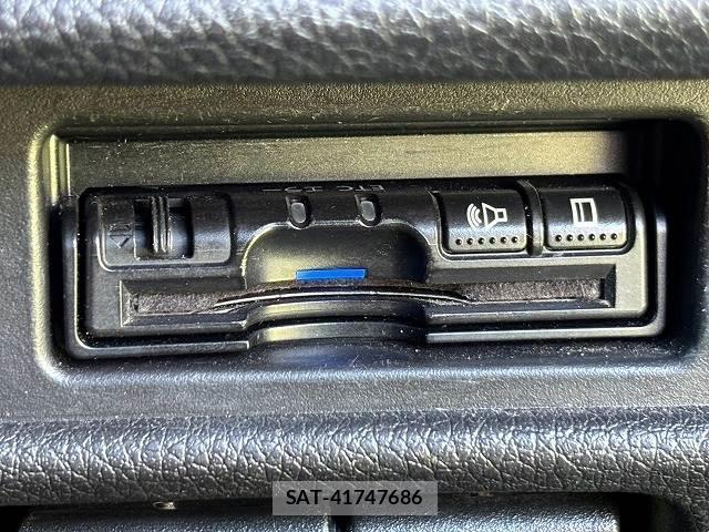 Nissan X-TRAIL 2017-08 8549740-8