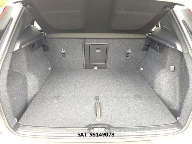 Volvo XC40 2021-09 8546823-15