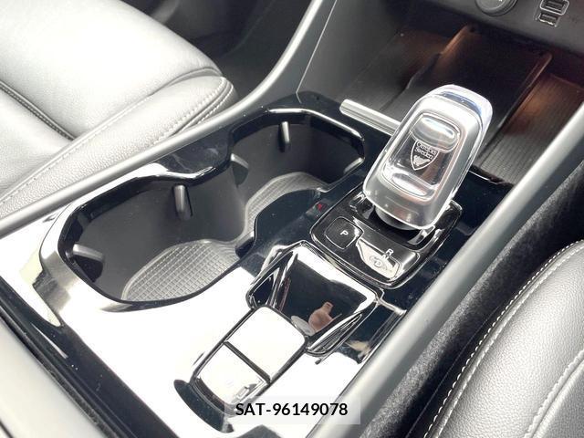 Volvo XC40 2021-09 8546823-5