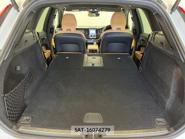 Volvo XC60 2021-10 8545578-12