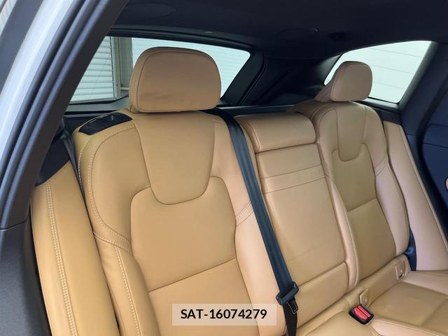 Volvo XC60 2021-10 8545578-14