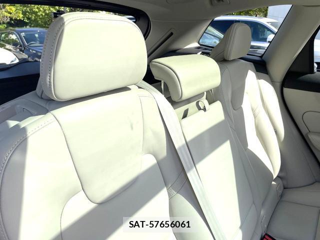 Volvo XC60 2022-04 8546822-14