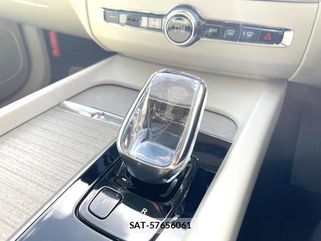 Volvo XC60 2022-04 8546822-6