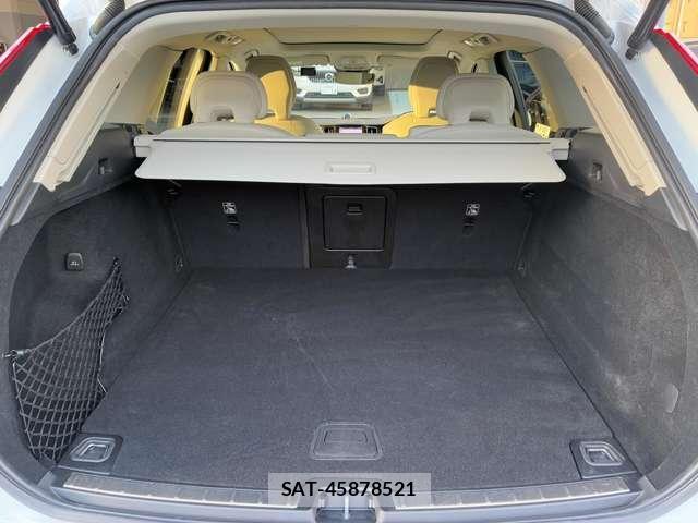 Volvo XC60 2021-10 8548575-15
