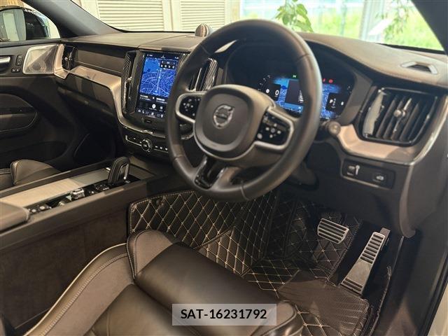 Volvo XC60 2021-10 8548646-13