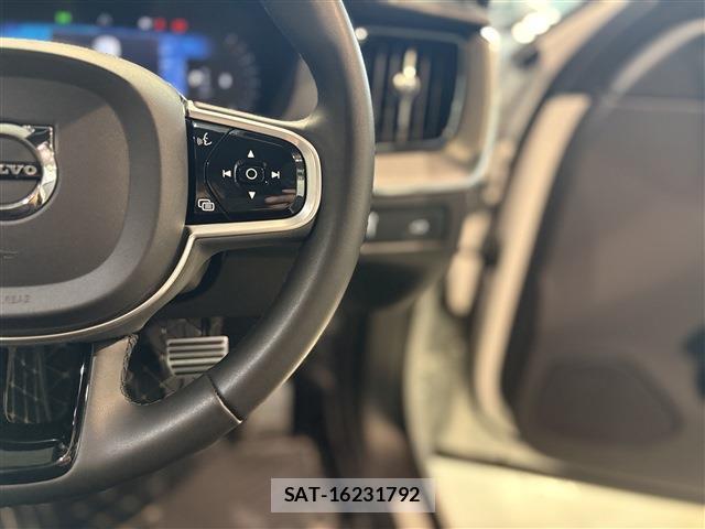 Volvo XC60 2021-10 8548646-16