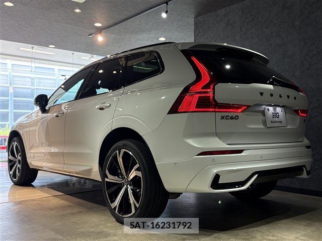 Volvo XC60 2021-10 8548646-4
