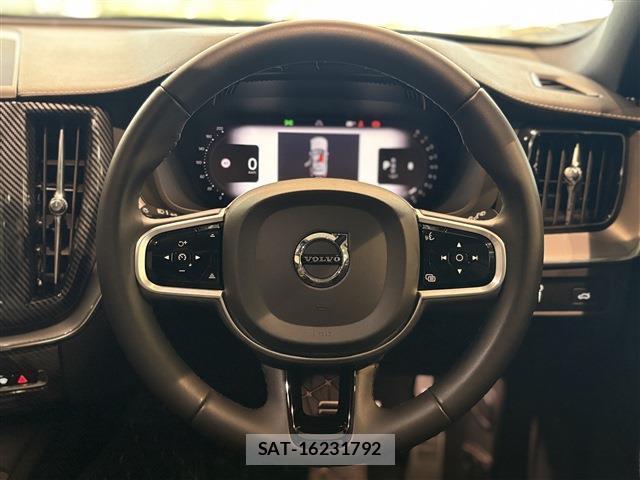 Volvo XC60 2021-10 8548646-9